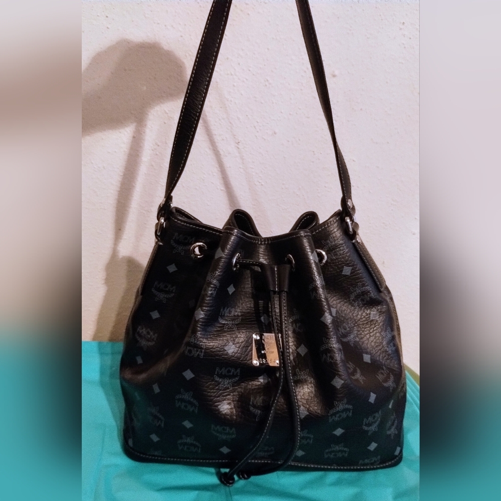 MCM Hobo Shoulder Bag Black Visetos EUC - Picture 2 of 11